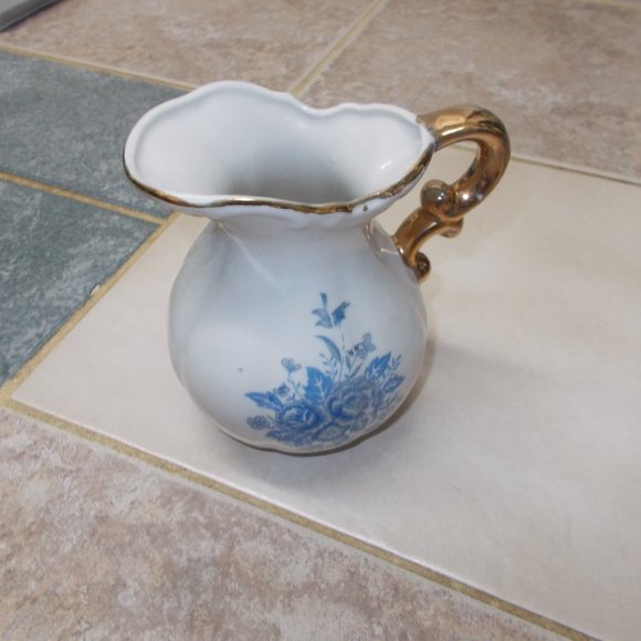 Gorgeous vintage floral vase with gold trim - Picture 2 of 7